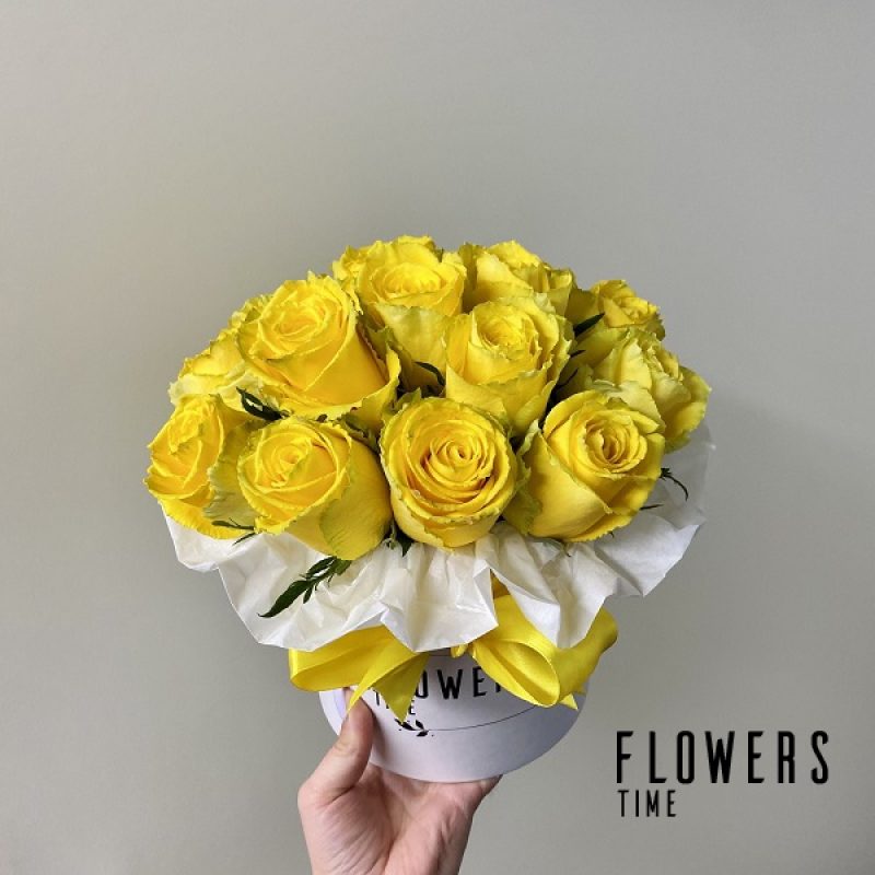 Geltonų rožių dėžutė