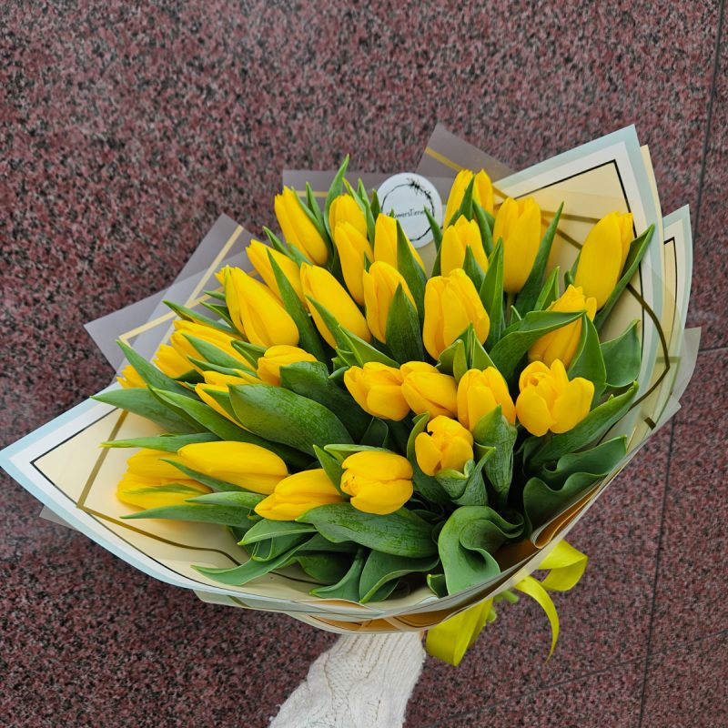 Kovo 8ajai gėlės moterims