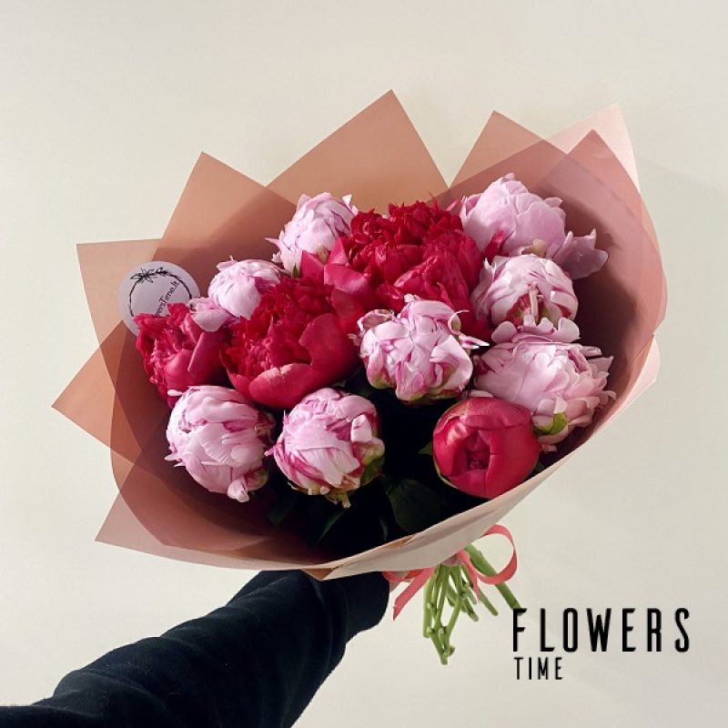 Dvispalvė bijūnų puokštė