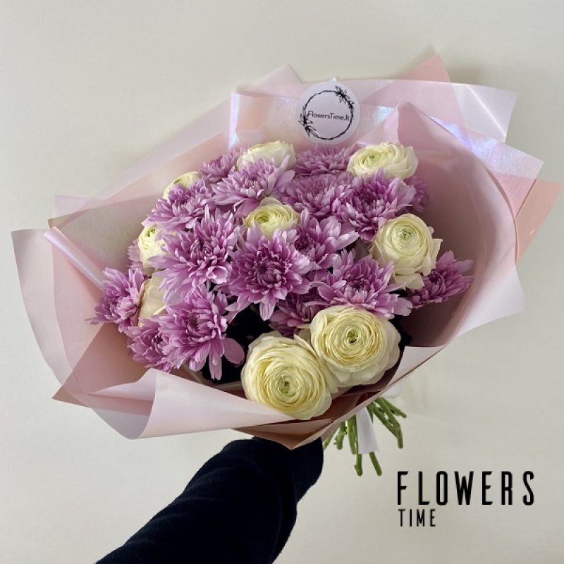 Rožinių chrizantemų ir vėdrynų puokštė