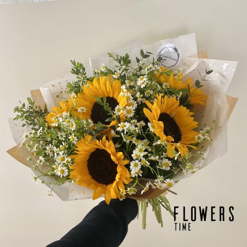 Saulėgrąžų,ramunėlių ir eukaliptų puokštė